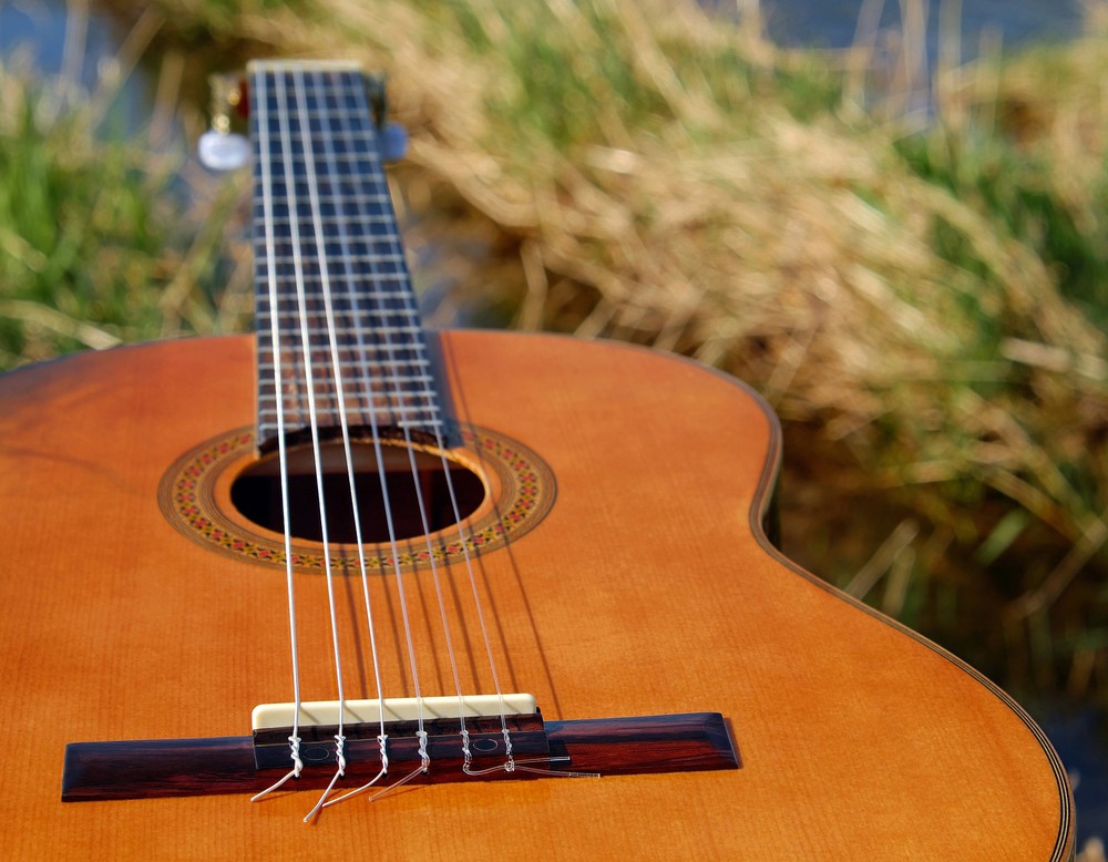 Akustische Gitarre, braun