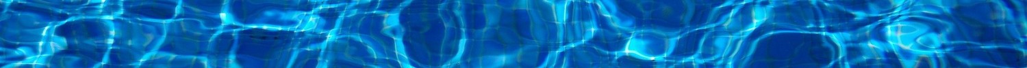 Wasser in einem blauen Schwimmbad